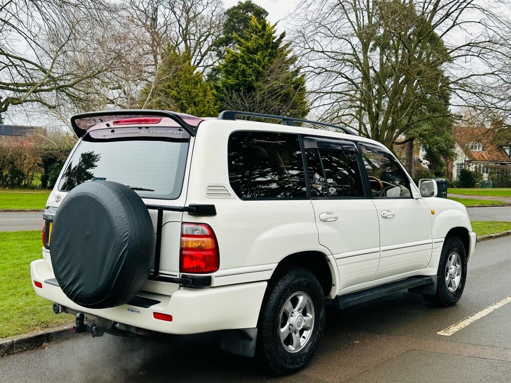 Toyota Land Cruiser Amazon Amazon Vx Estate 4.7 White #3