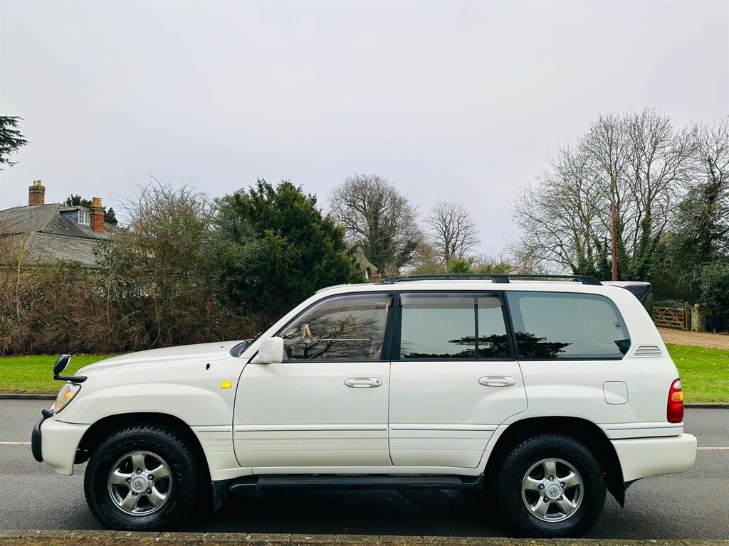 Toyota Land Cruiser Amazon Amazon Vx Estate 4.7 White #6