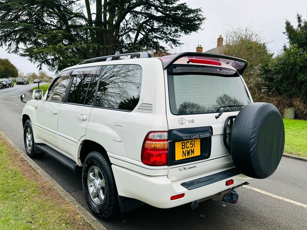 Toyota Land Cruiser Amazon Amazon Vx Estate 4.7 White #5