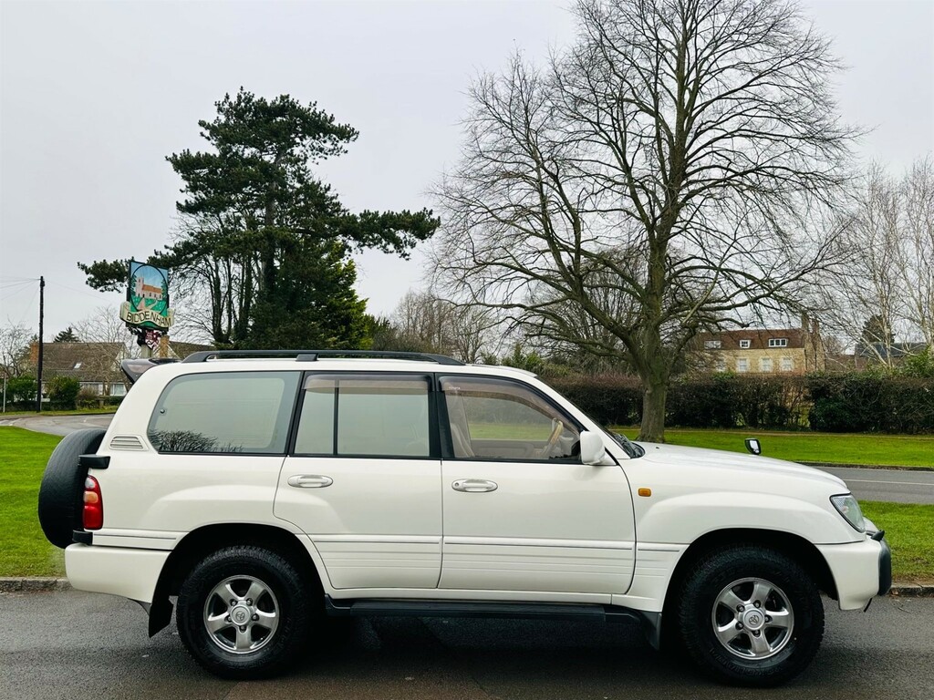 Toyota Land Cruiser Amazon Amazon Vx Estate 4.7 White #2