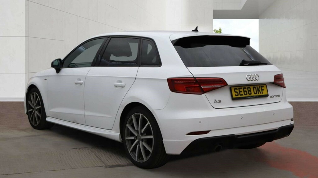 Audi A3 Sportback 30 Tfsi Black Edition SE68OKF  #3