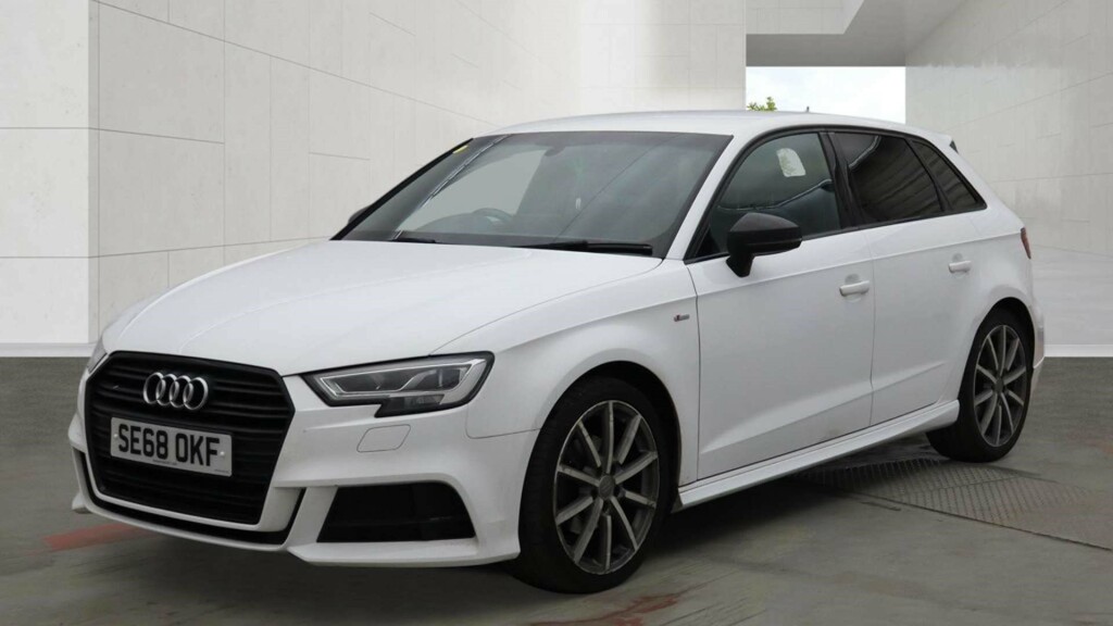 Audi A3 Sportback 30 Tfsi Black Edition SE68OKF  #2
