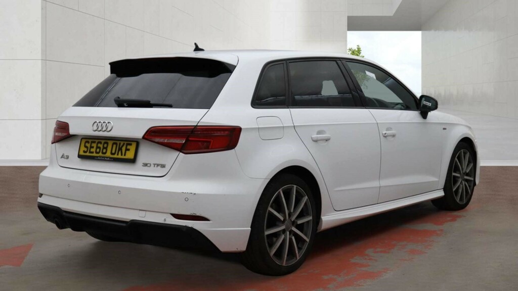 Audi A3 Sportback 30 Tfsi Black Edition SE68OKF  #4
