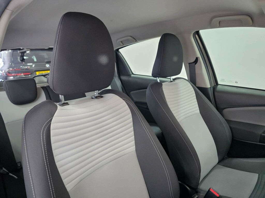 Toyota Yaris Icon Tech Vvt-i GJ19WDV #3