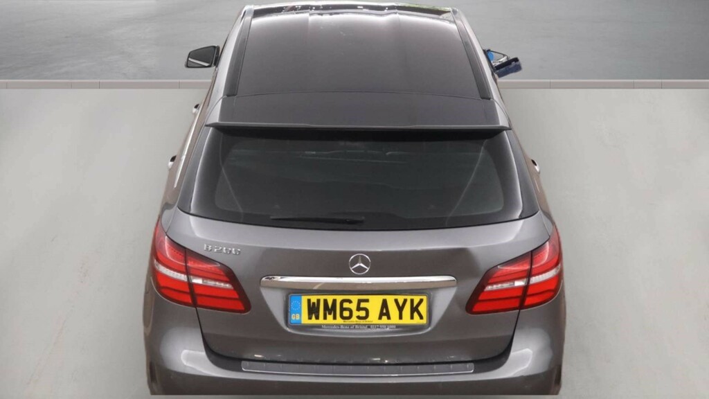 Mercedes-Benz 200 Hatchback Green #8