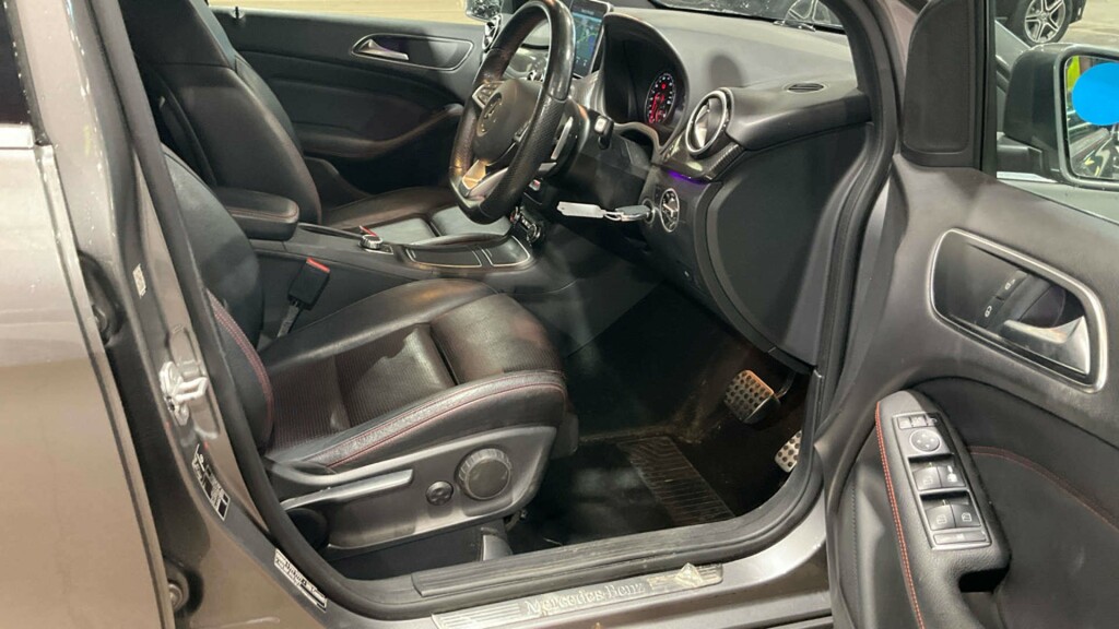 Mercedes-Benz 200 Hatchback Green #11