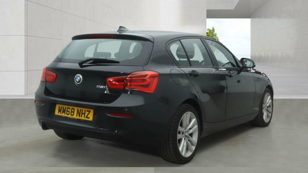 BMW 1 Series 118I Sport MM68NHZ Black #4