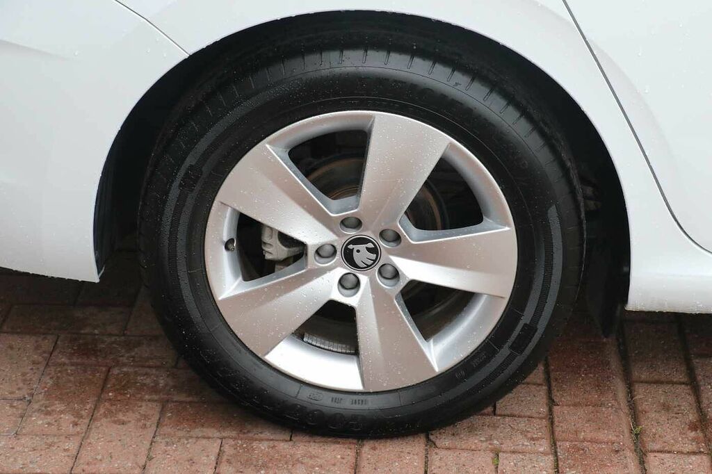 Skoda Scala 1.0 Tsi 116 Se Edition Dsg GF25VZW White #5