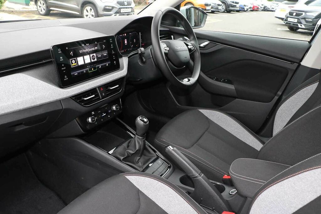 Skoda Kamiq 1.0 Tsi 95 Se Edition GL25HDV Silver #2