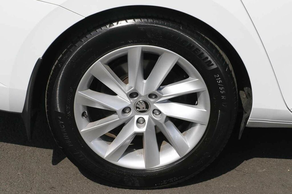 Skoda Superb 2.0 Tdi Cr Se Dsg SE23VSL White #5