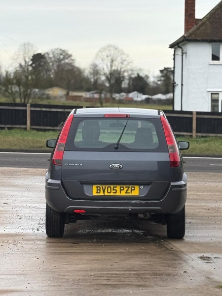 Ford Fusion 1.6 3 Hatchback Grey #2
