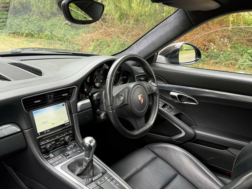 Porsche 911 Carrera 4S Silver #29
