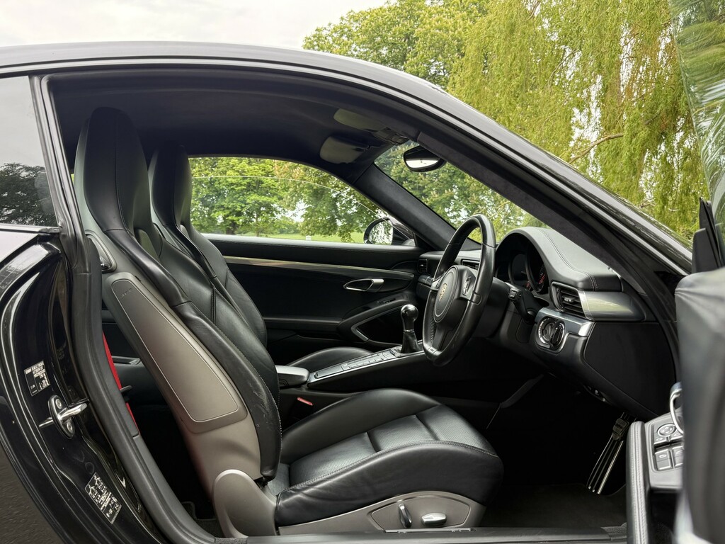 Porsche 911 Carrera 4S Silver #24