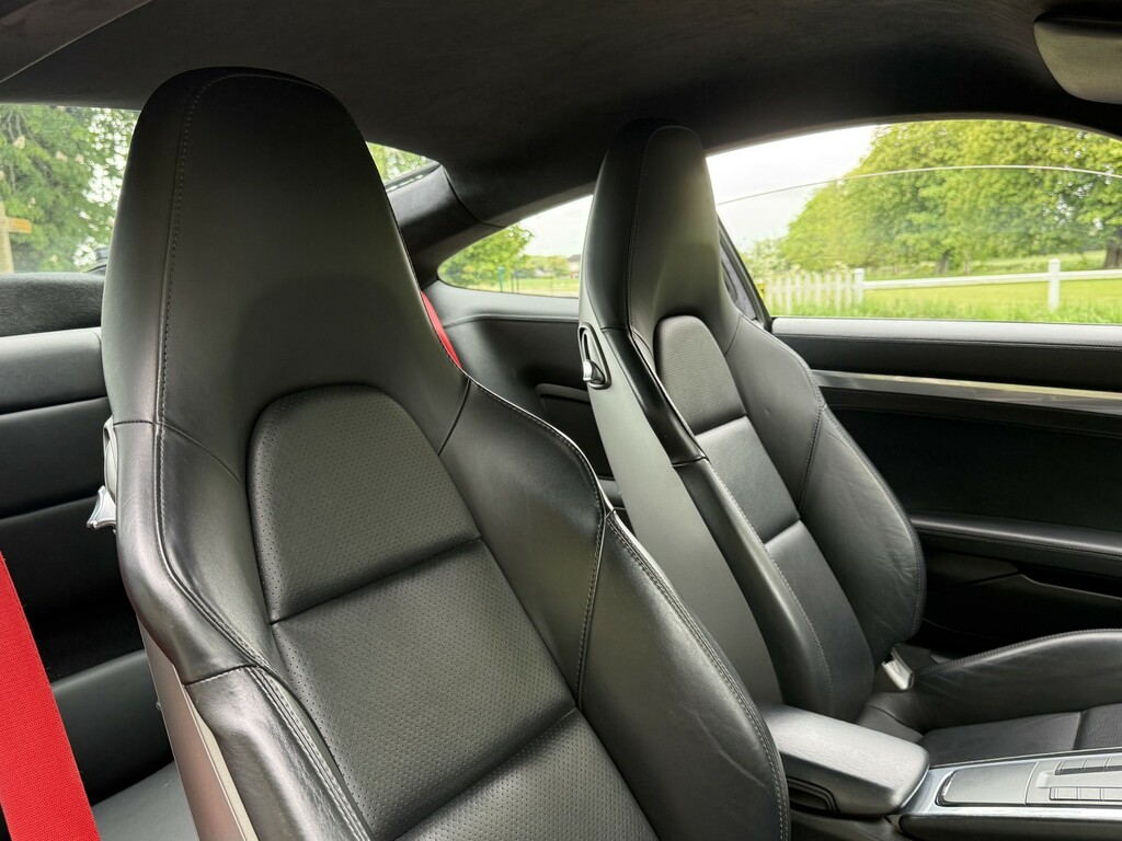 Porsche 911 Carrera 4S Silver #25