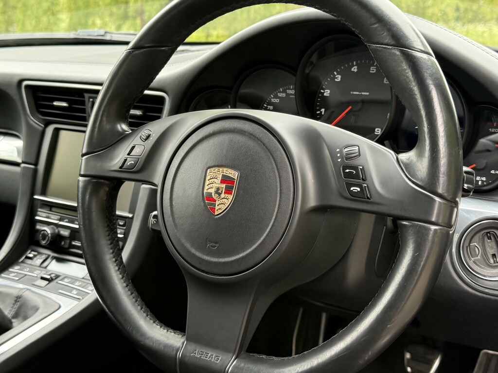 Porsche 911 Carrera 4S Silver #32
