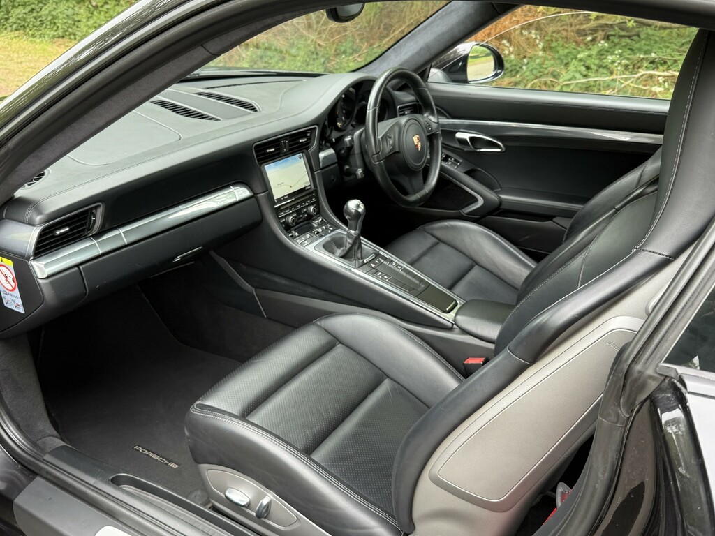 Porsche 911 Carrera 4S Silver #23