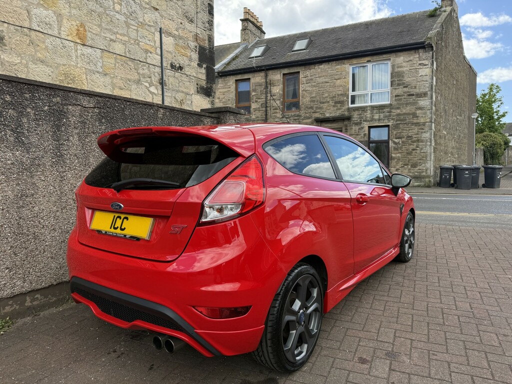 Ford Fiesta Hatchback 1.6 T Ecoboost St-2 2015 FH64WXM Red #2