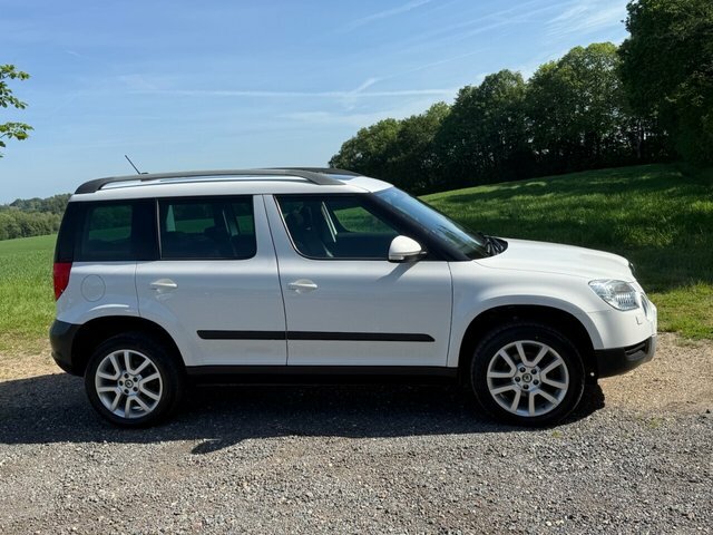 Skoda Yeti 2012 2.0 Tdi Elegance Suv 4Wd Eu White #3