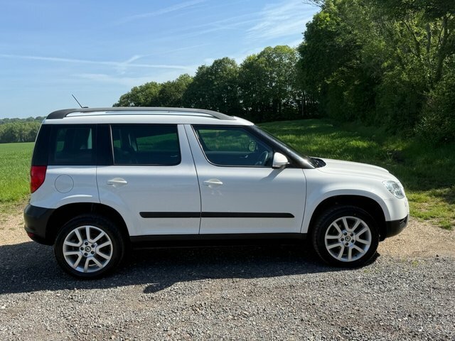 Skoda Yeti 2012 2.0 Tdi Elegance Suv 4Wd Eu White #4