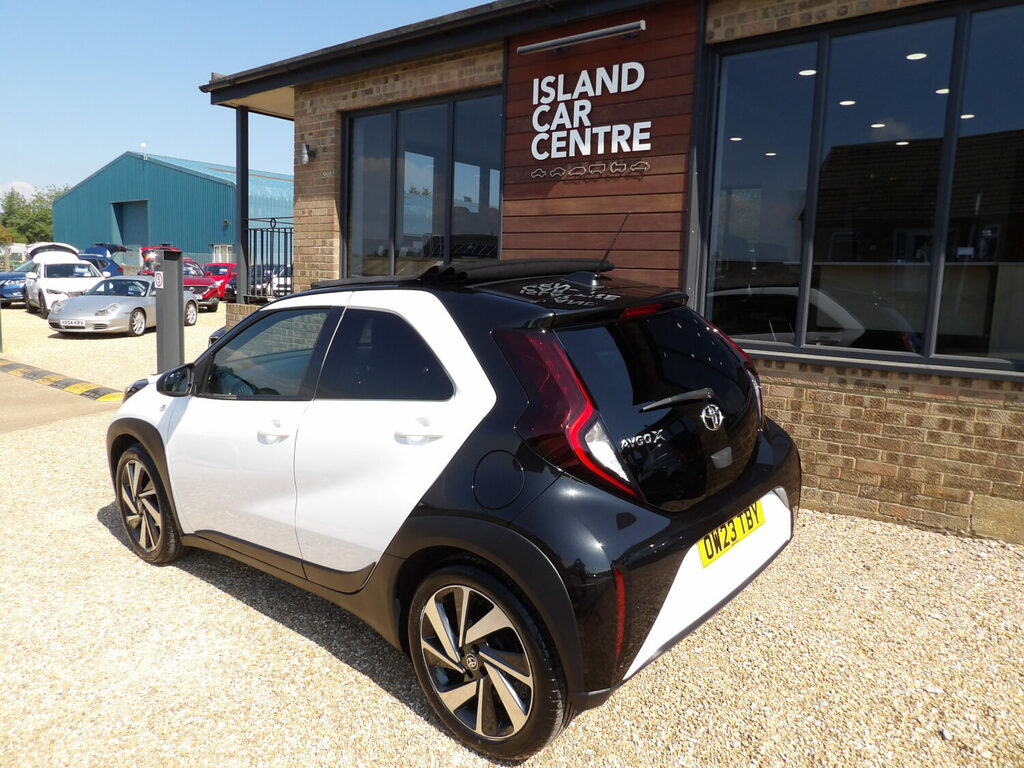 Toyota Aygo X Hatchback 1.0 Vvt-i Edge OW23TBY White #3