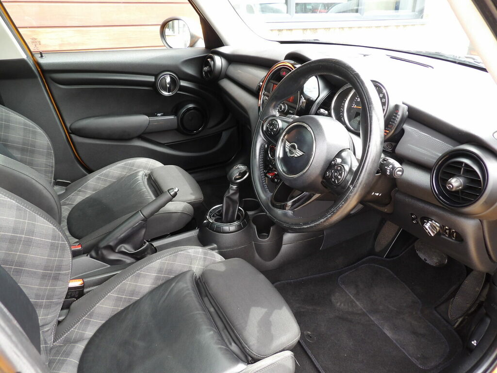 Mini Hatch 1.5 Cooper D MK65OKJ Orange #6