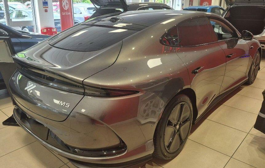 MG IM5 75Kwh Standard Range Saloon Grey #2