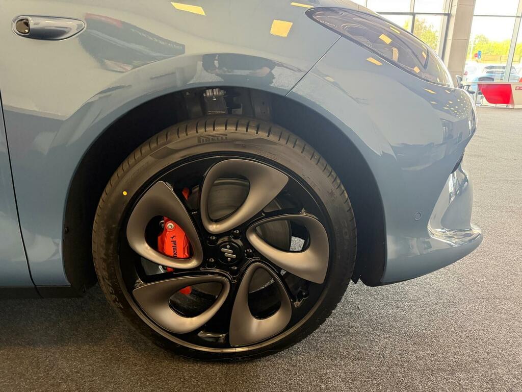MG IM6 100Kwh Launch Edition Suv White #5