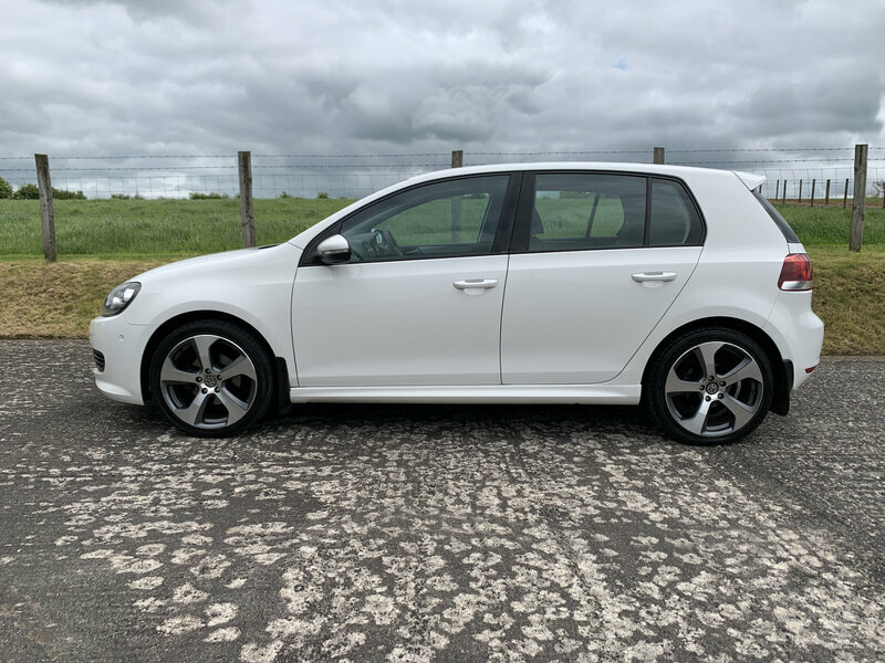 Volkswagen Golf 1.6-Golf-s-bluemotion-tdi-5dr  White #3