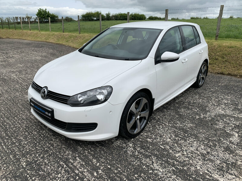 Volkswagen Golf 1.6-Golf-s-bluemotion-tdi-5dr  White #2