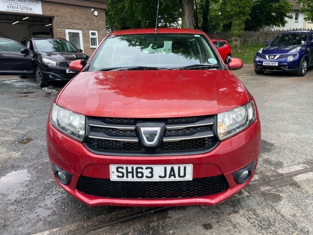 Dacia Sandero 1.2 Laureate Hatchback Euro 5 7 Red