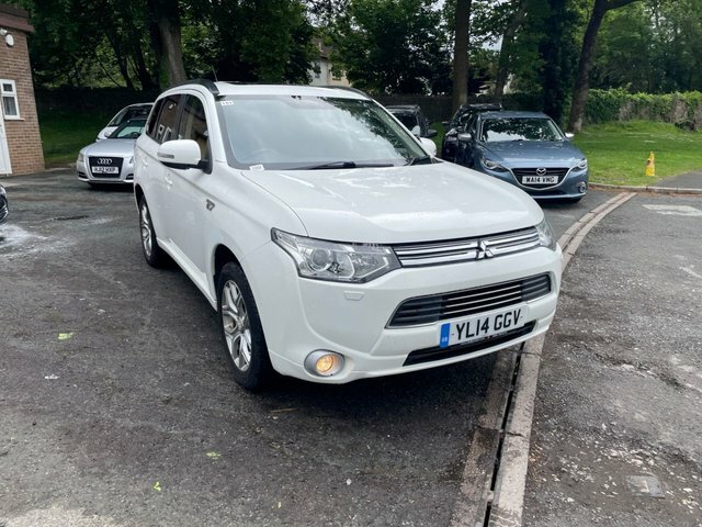 Mitsubishi Outlander 2.0H 12Kwh Gx4h Suv Plug-in Hybrid Cvt White #3