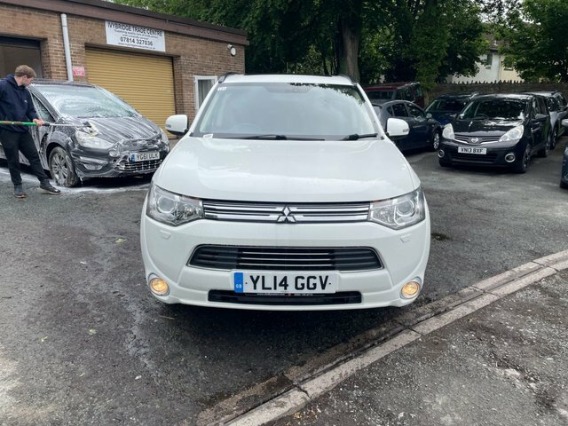 Mitsubishi Outlander 2.0H 12Kwh Gx4h Suv Plug-in Hybrid Cvt White #2