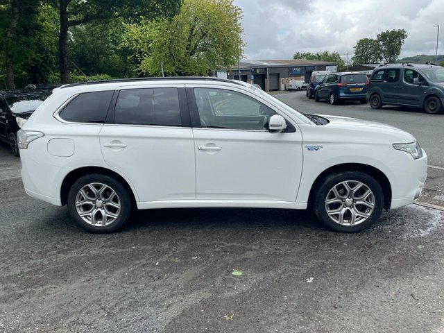 Mitsubishi Outlander 2.0H 12Kwh Gx4h Suv Plug-in Hybrid Cvt White #4
