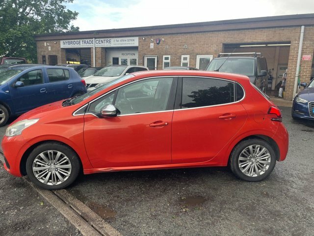 Peugeot 208 1.2 Puretech Allure Hatchback Eu KR65ZDE Orange #3