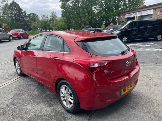 Hyundai I30 1.6 Crdi Blue Drive Se Nav Hatchback Ma WF16XOX Red #4