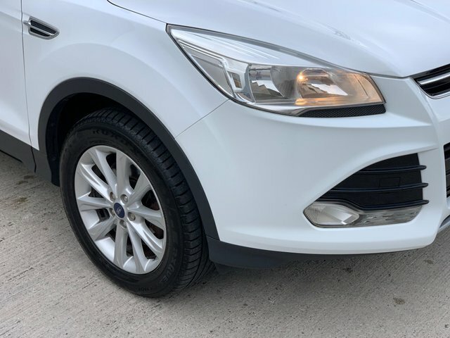 Ford Kuga 2015 2.0 Tdci Titanium Awd Euro 6 Ss CV65WFW White #4