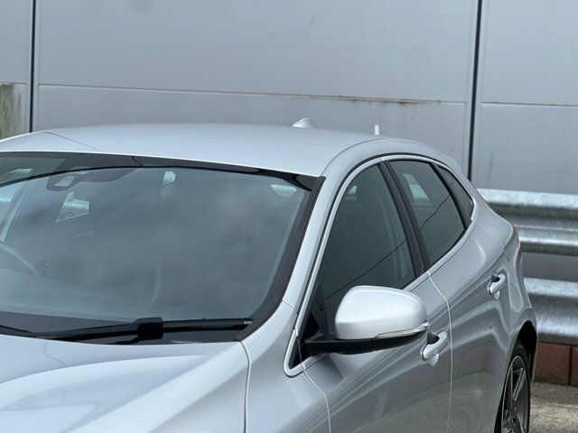 Volvo V40 2016 1.6 D2 R-design Lux Nav Hatchback Silver #4