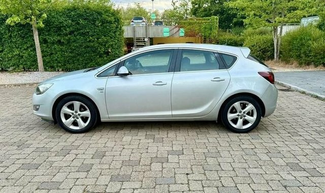 Vauxhall Astra Hatchback AK61VXW Silver #4