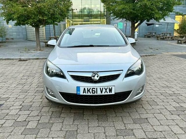 Vauxhall Astra Hatchback AK61VXW Silver #2