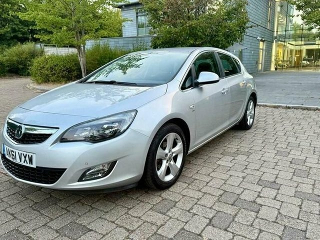 Vauxhall Astra Hatchback AK61VXW Silver #3