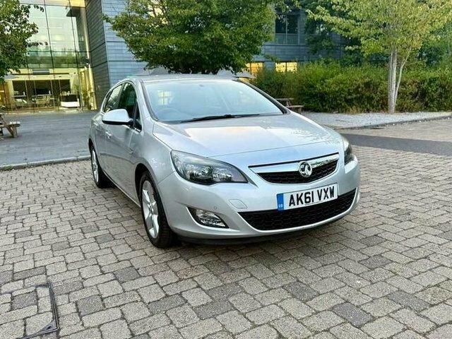 Vauxhall Astra Hatchback AK61VXW Silver #5
