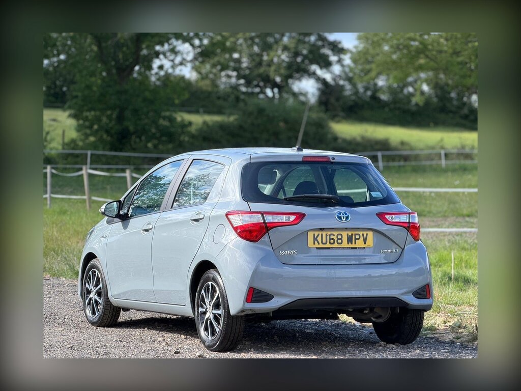 Toyota Yaris 1.5 Vvt-h Icon Tech E-cvt Euro 6 Ss KU68WPV Grey #4