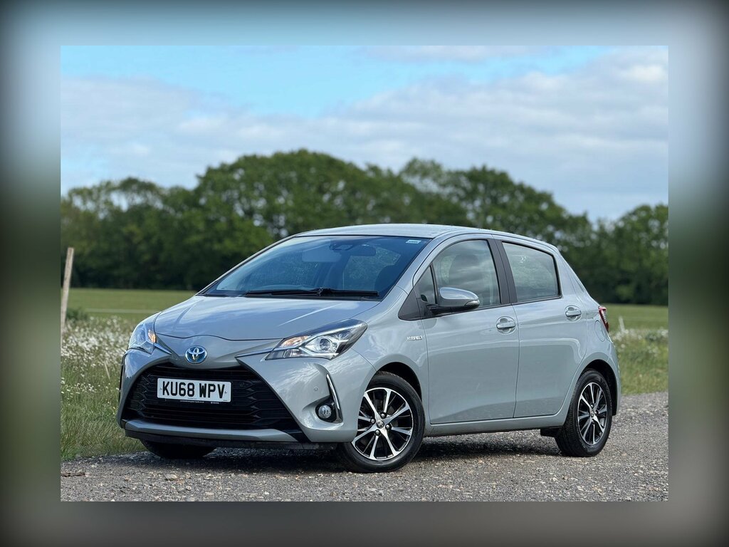 Toyota Yaris 1.5 Vvt-h Icon Tech E-cvt Euro 6 Ss KU68WPV Grey #3