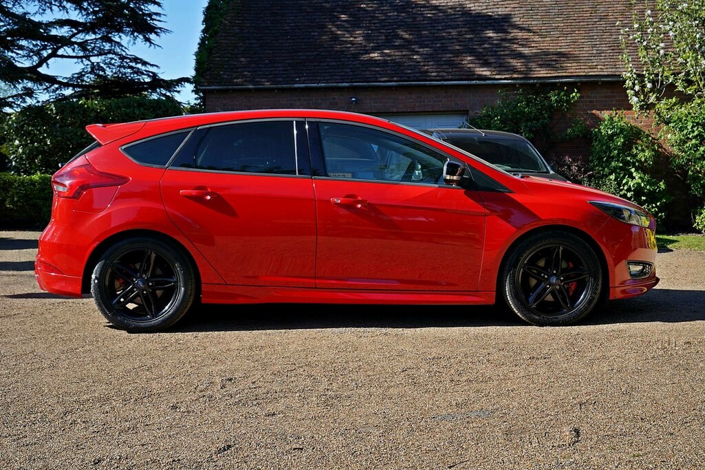 Ford Focus Zetec S Red Edition MJ16UHN #5