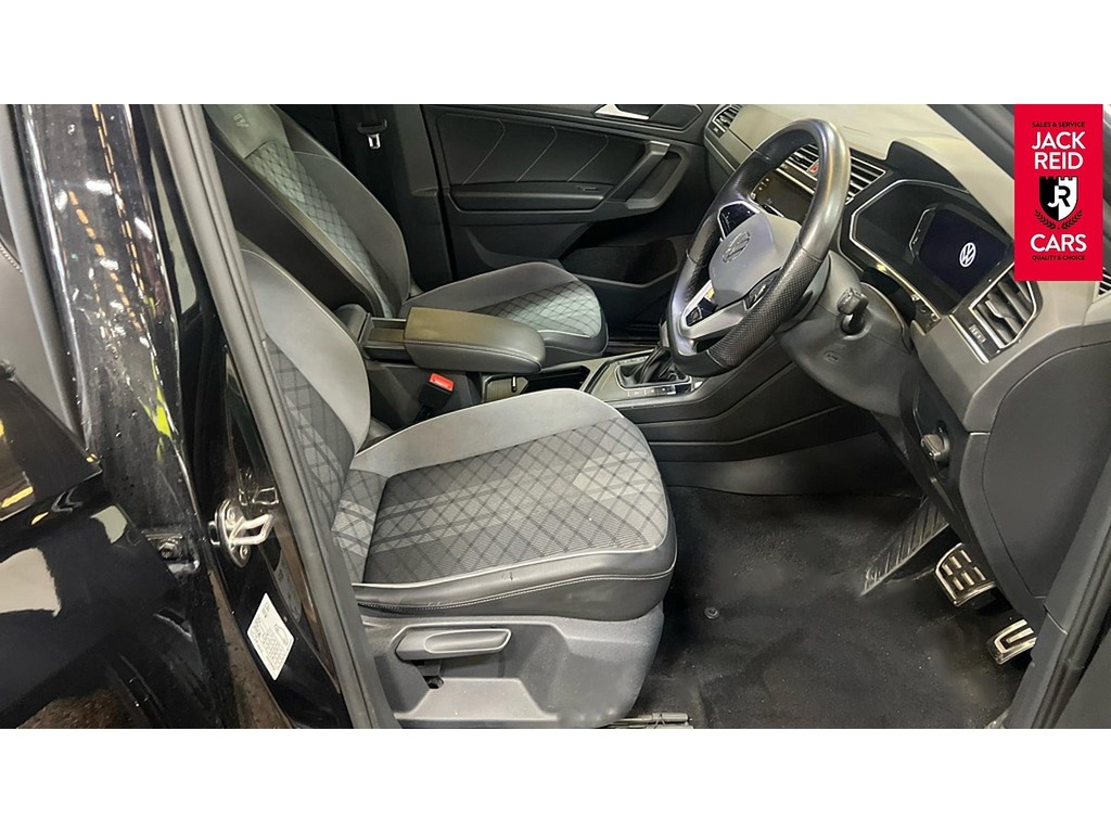 Volkswagen Tiguan Suv AF72YSK Black #4