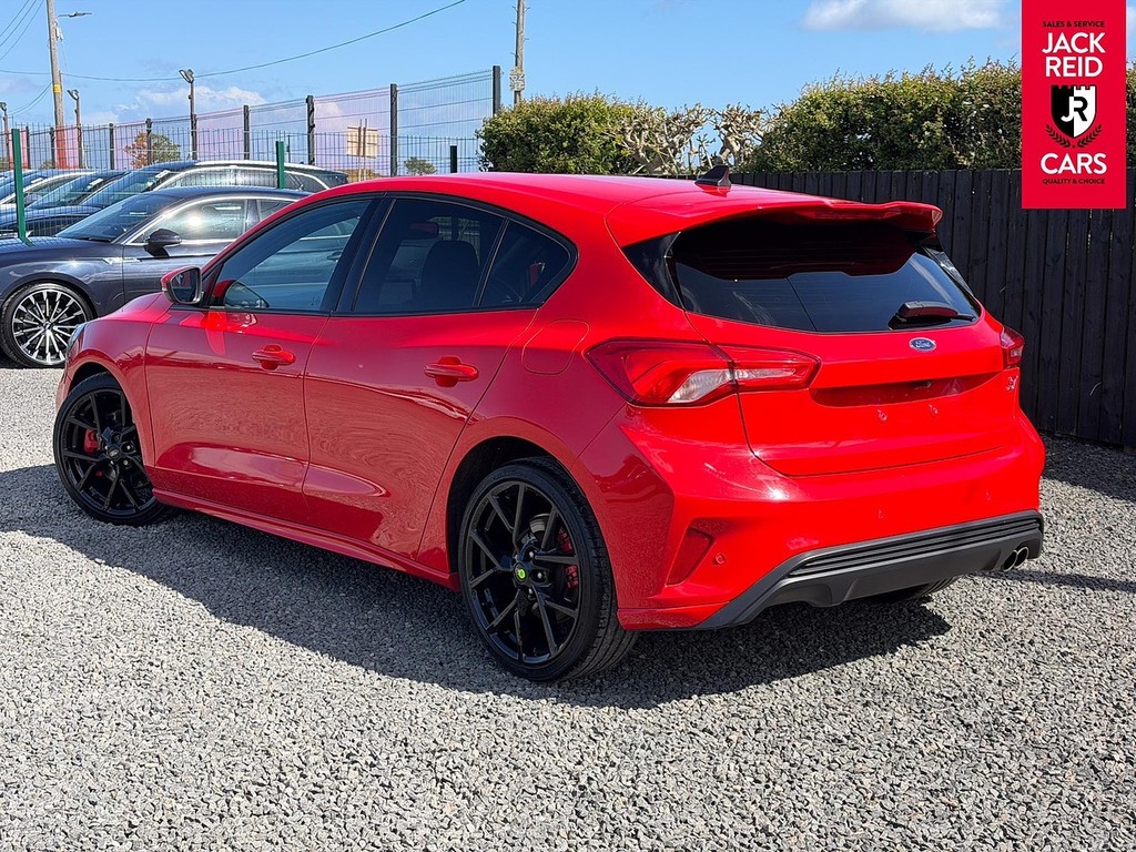 Ford Focus Hatchback Red #2
