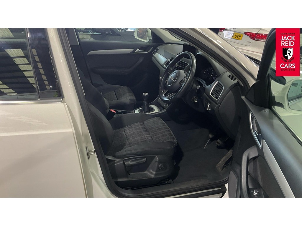 Audi Q3 Suv MJ67BYU White #4