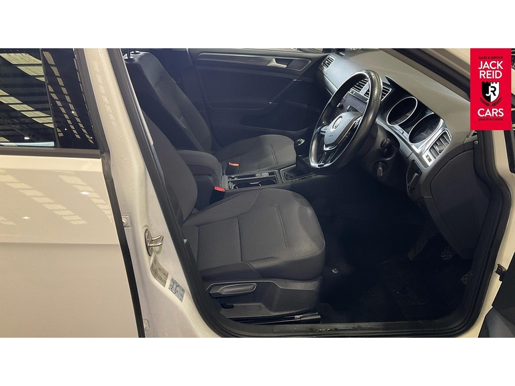 Volkswagen Golf Hatchback DE18FGU White #3