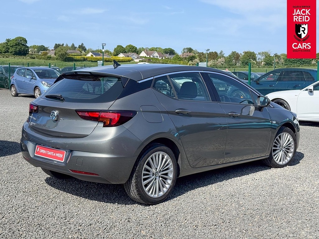 Vauxhall Astra Hatchback Beige #4