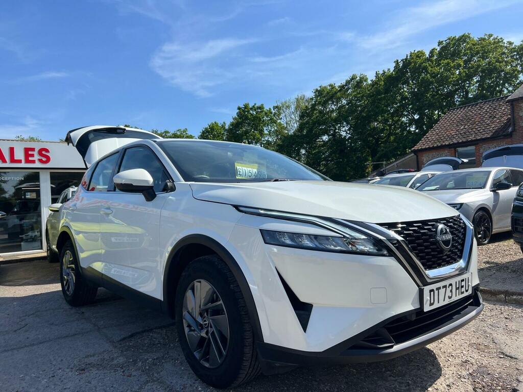 Nissan Qashqai Suv 1.3 Dig-t Mhev Acenta Premium Euro 6 Ss DT73HEU White #2